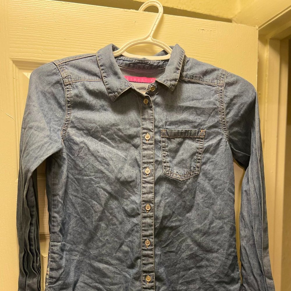 Kids' size M Tinsey Floral jean button up long sleeve shirt